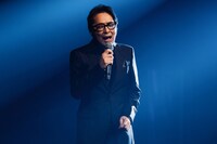 「徳永英明ナイト！～デビュー40周年SP～」に出演する德永英明。©︎NHK
