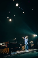 「TOMOO HALL TOUR 2025-2026 "DEAR MYSTERIES"」東京公演の様子。（Photo by Kana Tarumi.）