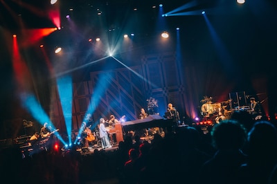 「TOMOO HALL TOUR 2025-2026 "DEAR MYSTERIES"」東京公演の様子。（Photo by Kana Tarumi.）