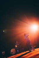 「TOMOO HALL TOUR 2025-2026 "DEAR MYSTERIES"」東京公演の様子。（Photo by Kana Tarumi.）