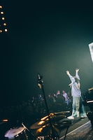 「TOMOO HALL TOUR 2025-2026 "DEAR MYSTERIES"」東京公演の様子。（Photo by Kana Tarumi.）