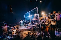 「TOMOO HALL TOUR 2025-2026 "DEAR MYSTERIES"」東京公演の様子。（Photo by Kana Tarumi.）