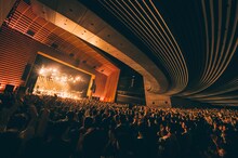 「TOMOO HALL TOUR 2025-2026 "DEAR MYSTERIES"」東京公演の様子。（Photo by Kana Tarumi.）