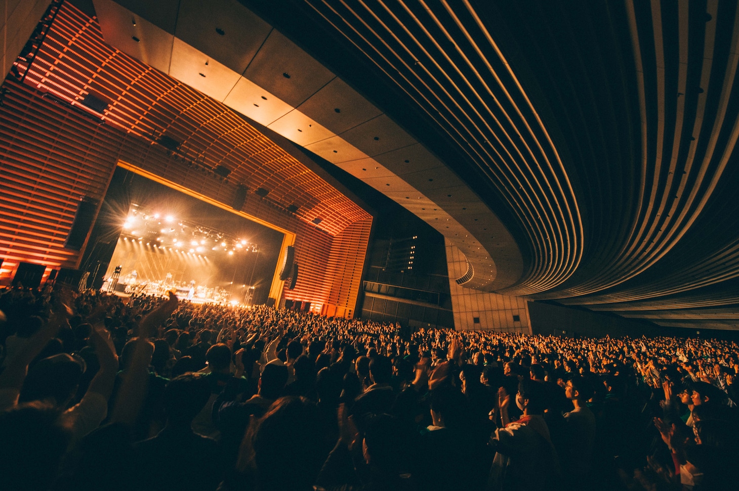 「TOMOO HALL TOUR 2025-2026 "DEAR MYSTERIES"」東京公演の様子。（Photo by Kana Tarumi.）