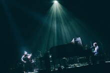 「TOMOO HALL TOUR 2025-2026 "DEAR MYSTERIES"」東京公演の様子。（Photo by Kana Tarumi.）