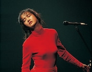 中島みゆき「劇場版 夜会の軌跡 1989～2002」のワンシーン。©2023 YAMAHA MUSIC ENTERTAINMENT HOLDINGS, INC.