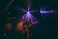 マサ（Vo, G）（Photo by Ayato）