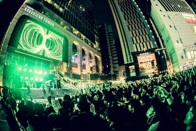 CLAN QUEENフリーライブ「99」の様子。（撮影：ヤマダマサヒロ）