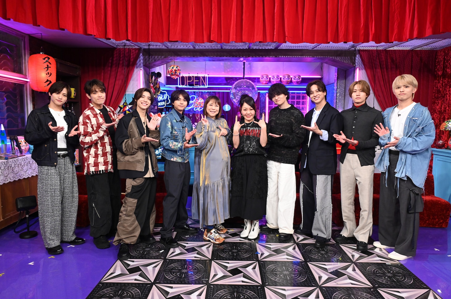 左から猪俣周杜、原嘉孝、松島聡、佐藤勝利、椿鬼奴、ナヲ、菊池風磨、寺西拓人、橋本将生、篠塚大輝。©︎日本テレビ