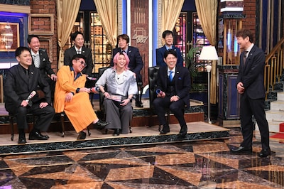 佐久間大介（Snow Man）と小沢仁志がゲスト出演した「しゃべくり007」の様子。