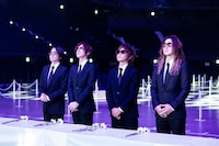 LUNA SEA真矢をメンバー＆ファンが追悼、献花式に3万人参列