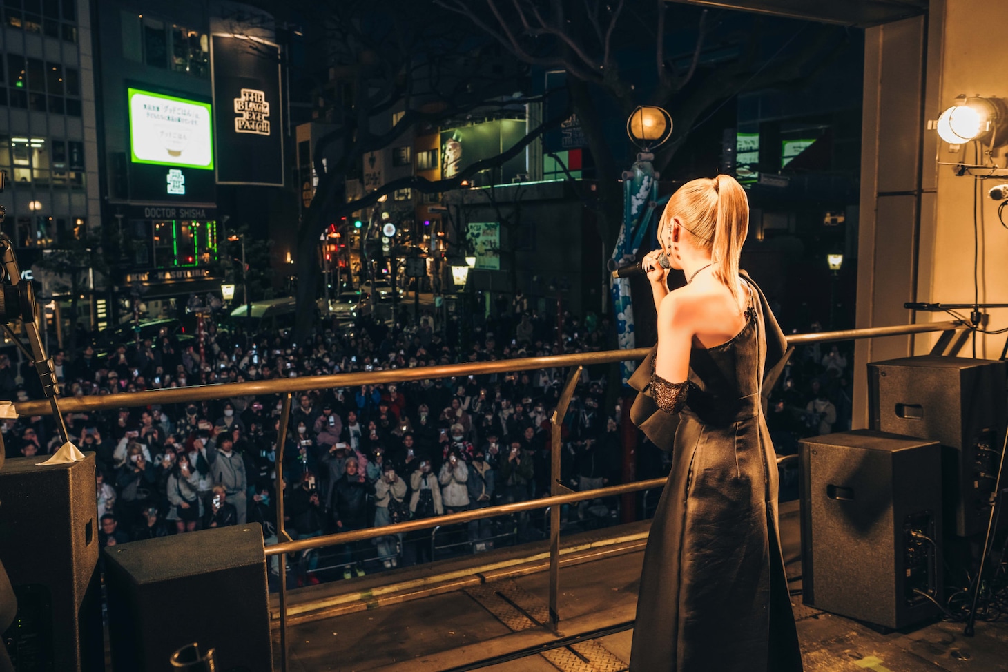 3月7日に行われたSoalaのフリーライブの様子。（撮影：ハヤシマコ）