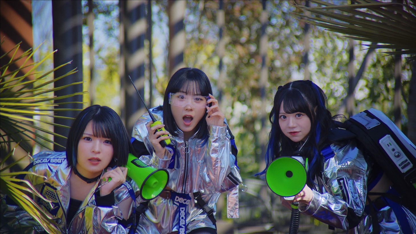 DECA!BEAT「ワッチャ☆フューチャー」ミュージックビデオより。