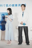 左から浜辺美波、若井滉斗。