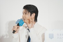 どんどん肌が生まれ変わる若井滉斗（Mrs. GREEN APPLE）。