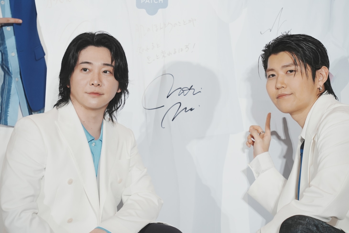 左から「いきいき＆ふっくら肌」の大森元貴、「生まれ変わりがスムーズな肌」の若井滉斗。