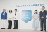 左から藤澤涼架、大森元貴、若井滉斗、浜辺美波、ファンケル代表取締役執行役員三橋英記氏。