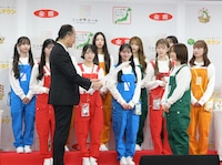 「ニッポンエール」ブランドアンバサダー任命書授与の様子。