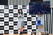 もう1人の新パーソナリティの登場を待つ正源司陽子（日向坂46）。