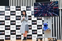 もう1人の新パーソナリティの登場を待つ正源司陽子（日向坂46）。