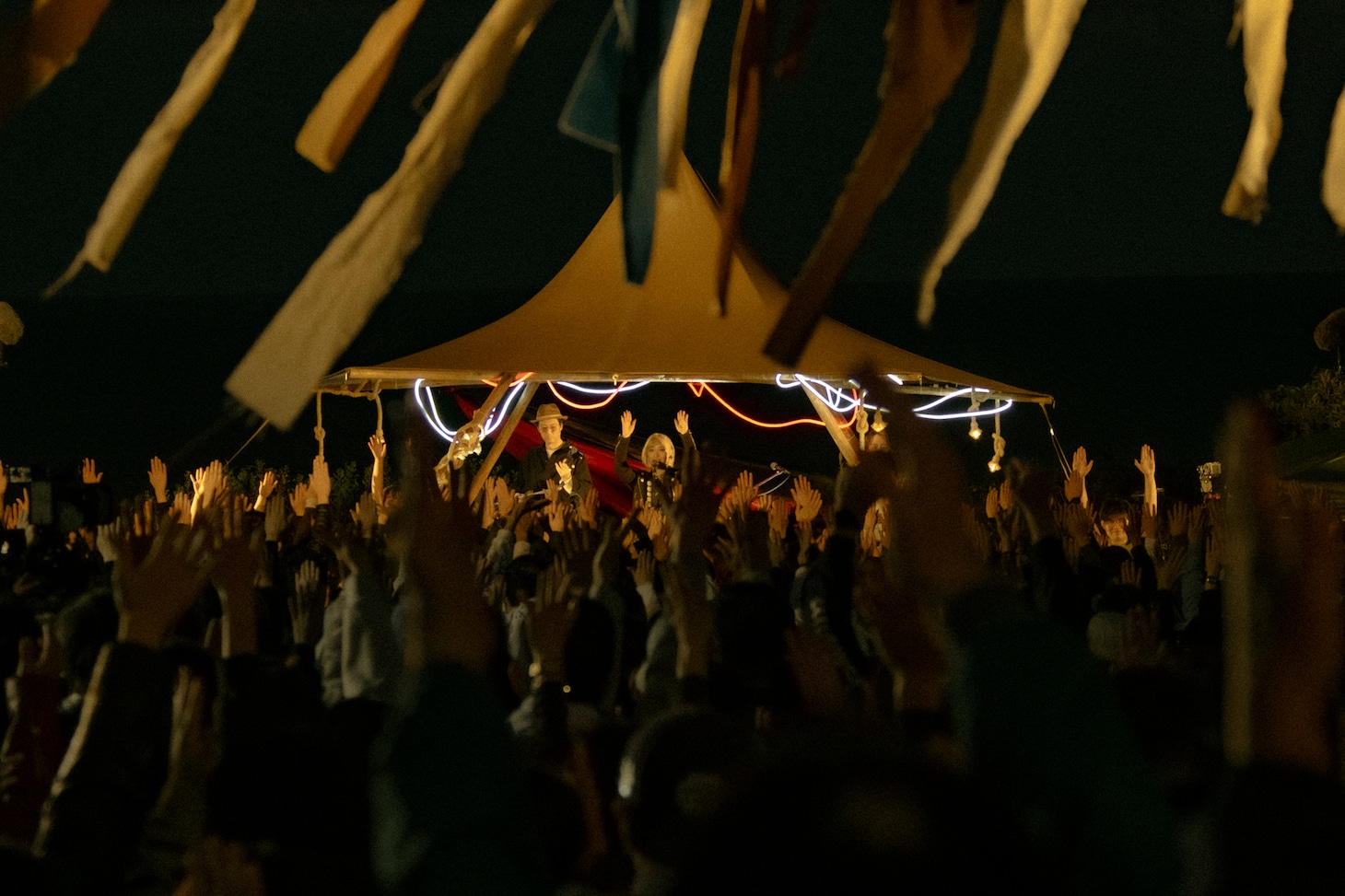 奄美大島での凱旋フリーライブ「シマユイあまみ」の様子。