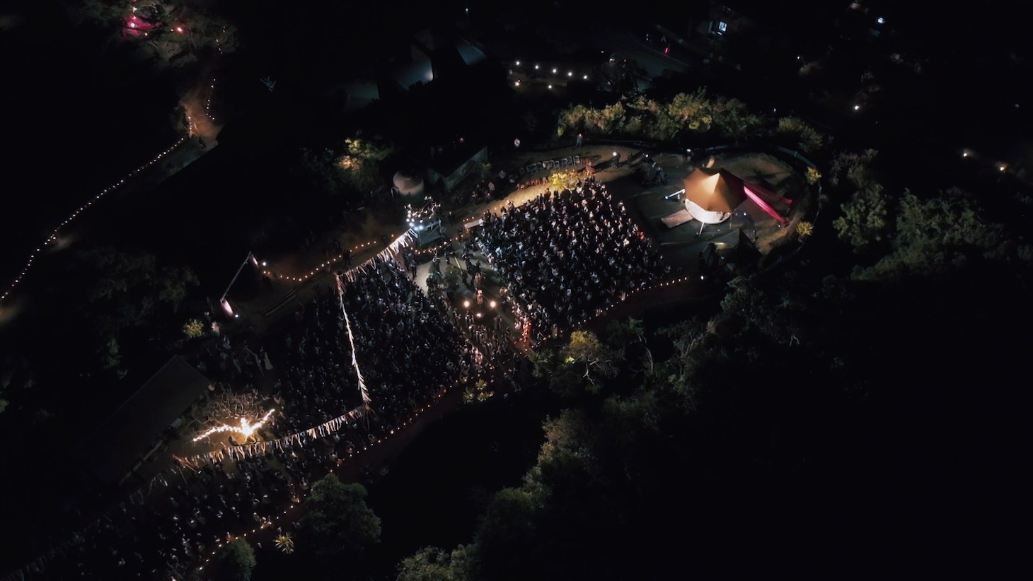 奄美大島での凱旋フリーライブ「シマユイあまみ」の様子。