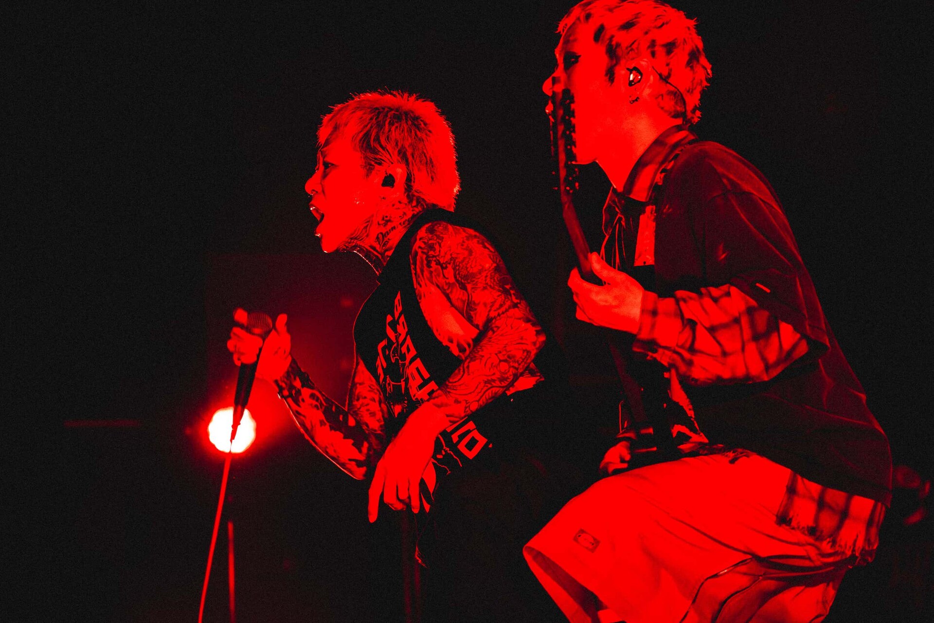 京（Vo / DIR EN GREY、sukekiyo）とミヤ（G / MUCC）。 [画像
