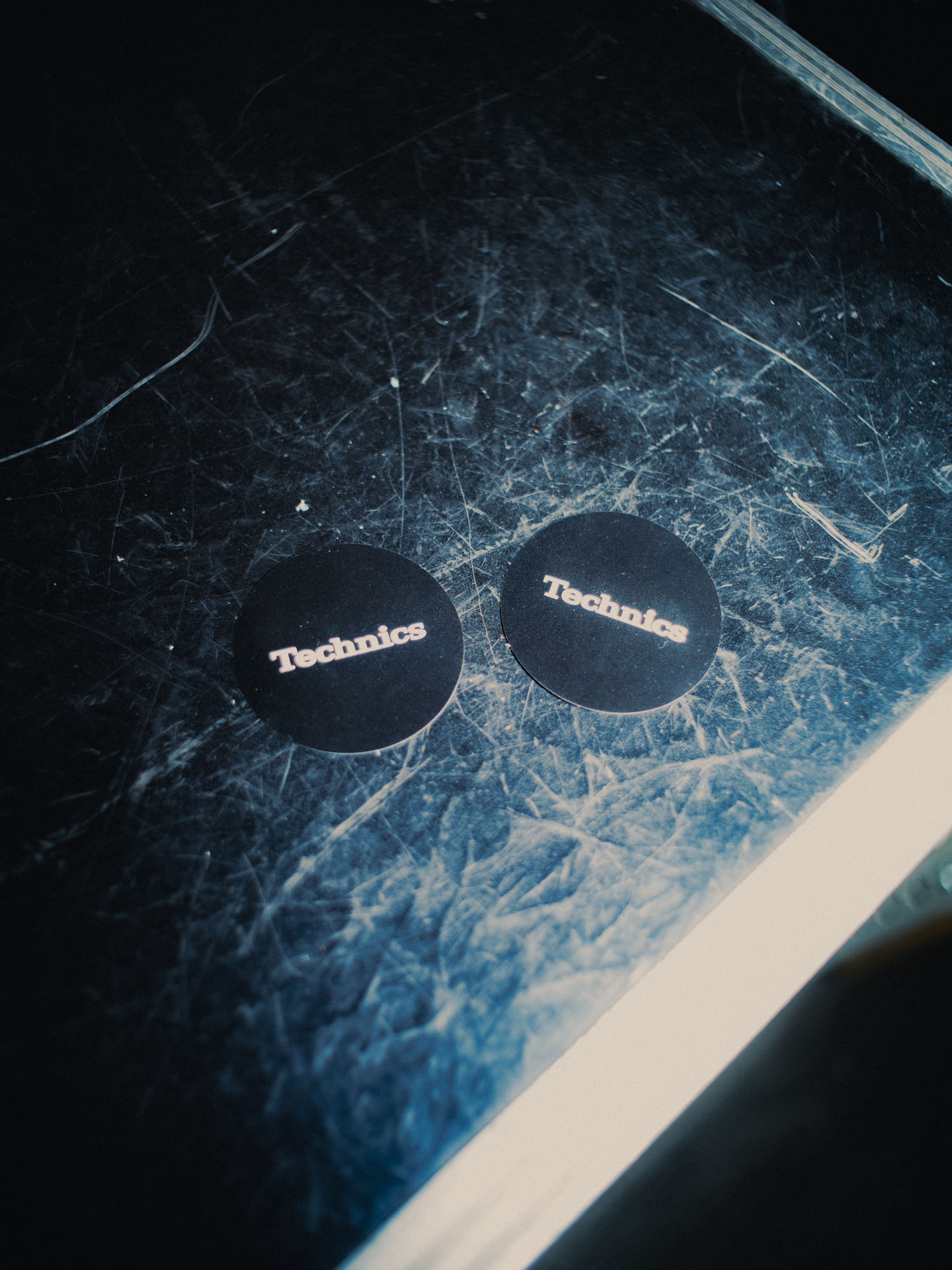 来場者に配布されたTechnicsのステッカー。（撮影：タカギタツヒト）