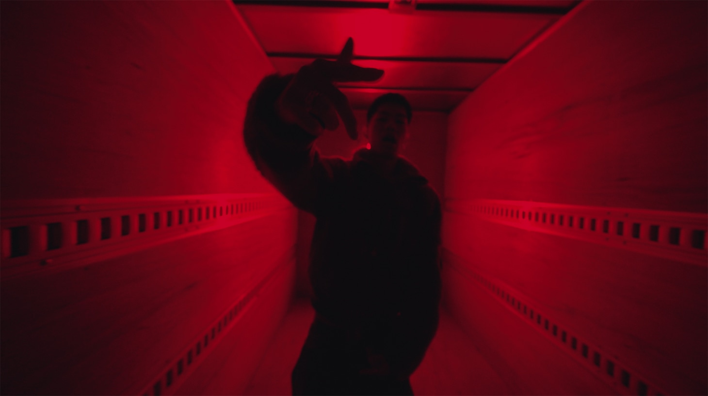 ARuM&SSP「AOB」ミュージックビデオより。