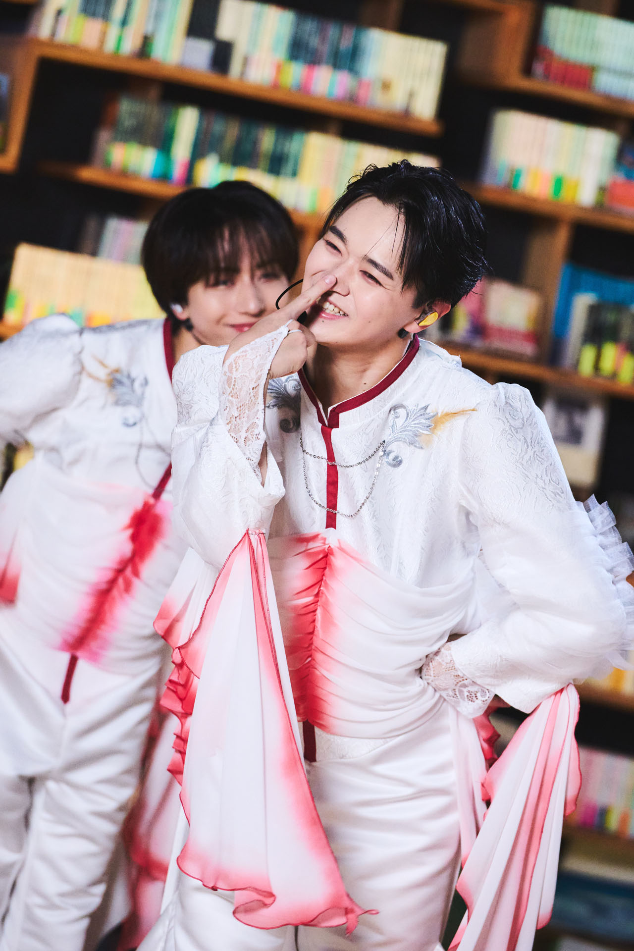 本は読むもの？いや、聴く時代！原因は自分にある。「本棚劇場」で新作「文藝解体新書」を語り歌う