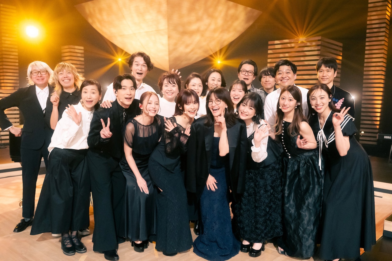 「SONGS」より、ミュージカル「この世界の片隅に」のキャストとアンジェラ・アキ。©︎NHK