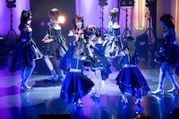 涙を流しながら吉村萌南を迎え入れるラフ×ラフ。