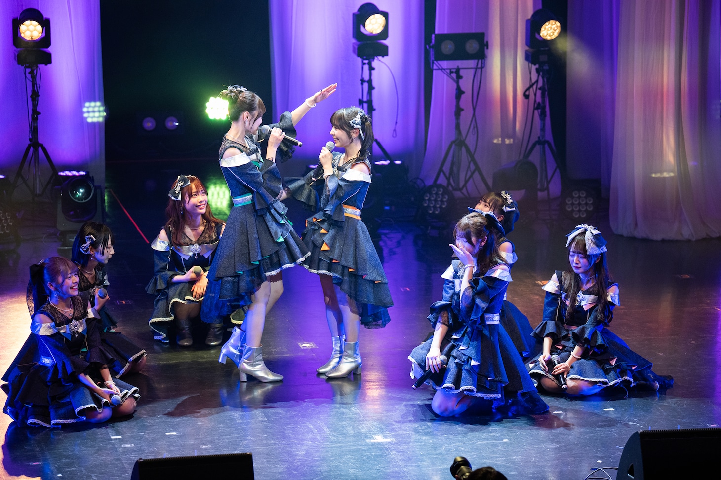 涙を流しながら吉村萌南を迎え入れるラフ×ラフ。