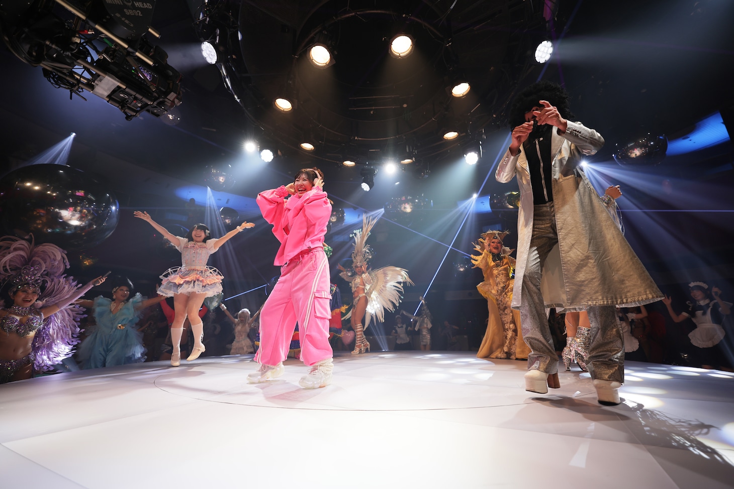 眉村ちあき×NHKテクノロジーズ「Immersive Music Exclusive Experience/Shibuya Free Fall（渋谷ふりーふぉーる）」撮影の様子。