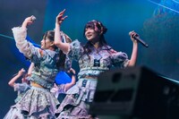 左から伊藤詩乃、朝日奈まみ。