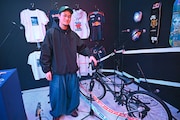 目玉商品のBMXを紹介するTaiTan。