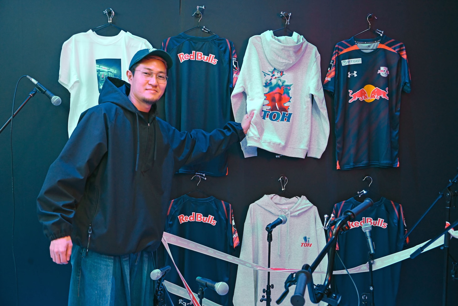 レアアイテムのフーディを持つTaiTan。