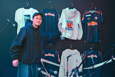 レアアイテムのフーディを持つTaiTan。