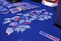 オリジナルステッカー。鈴は付いていない。