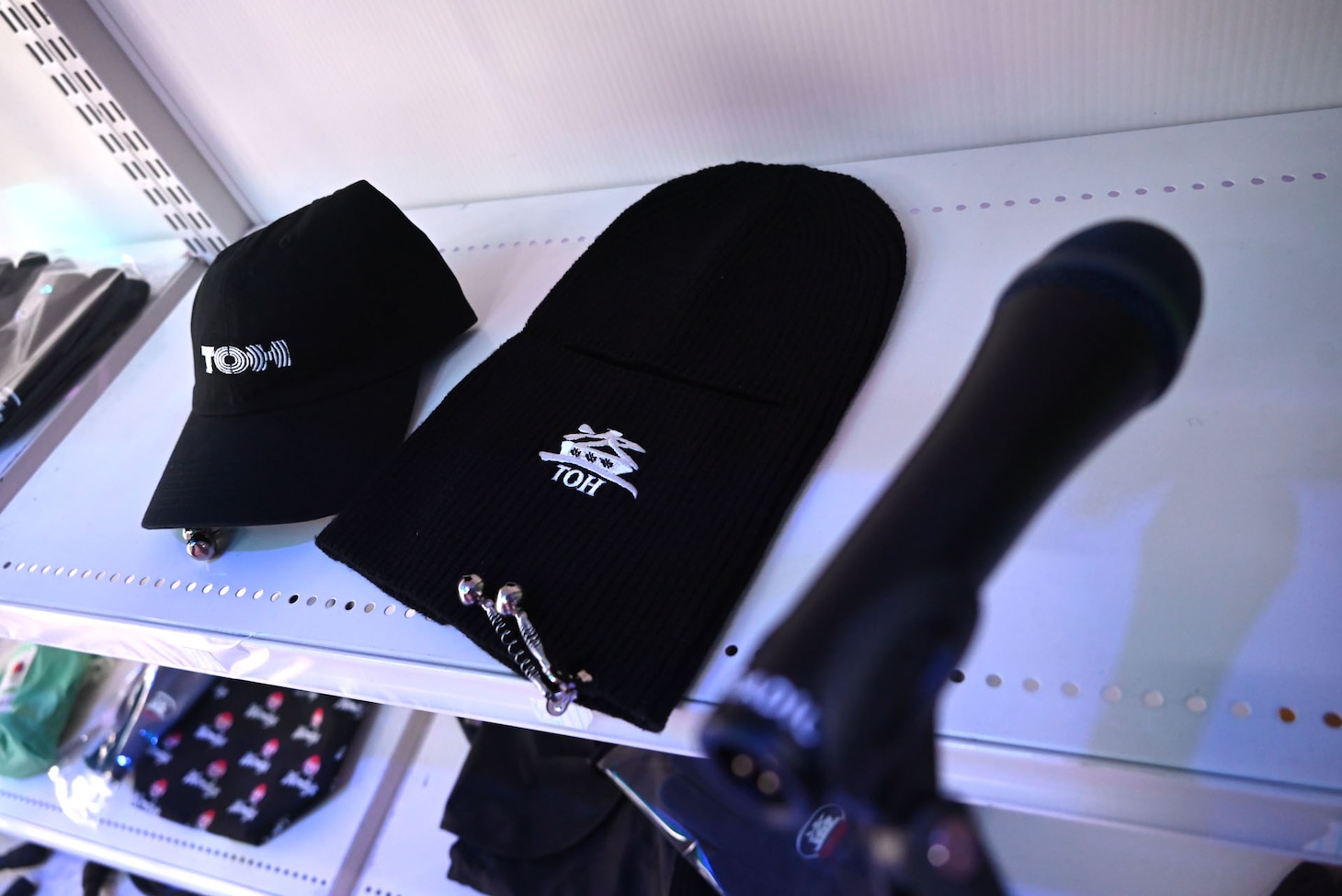 キャップとビーニー。