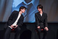 本編シーンが流れる中、秘密の会話を繰り広げる井内悠陽と阿久根温世。