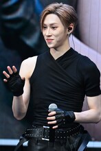 ALPHA DRIVE ONEの日本初ショーケース開催、“究極の2択クイズ”でメンバーを深掘り