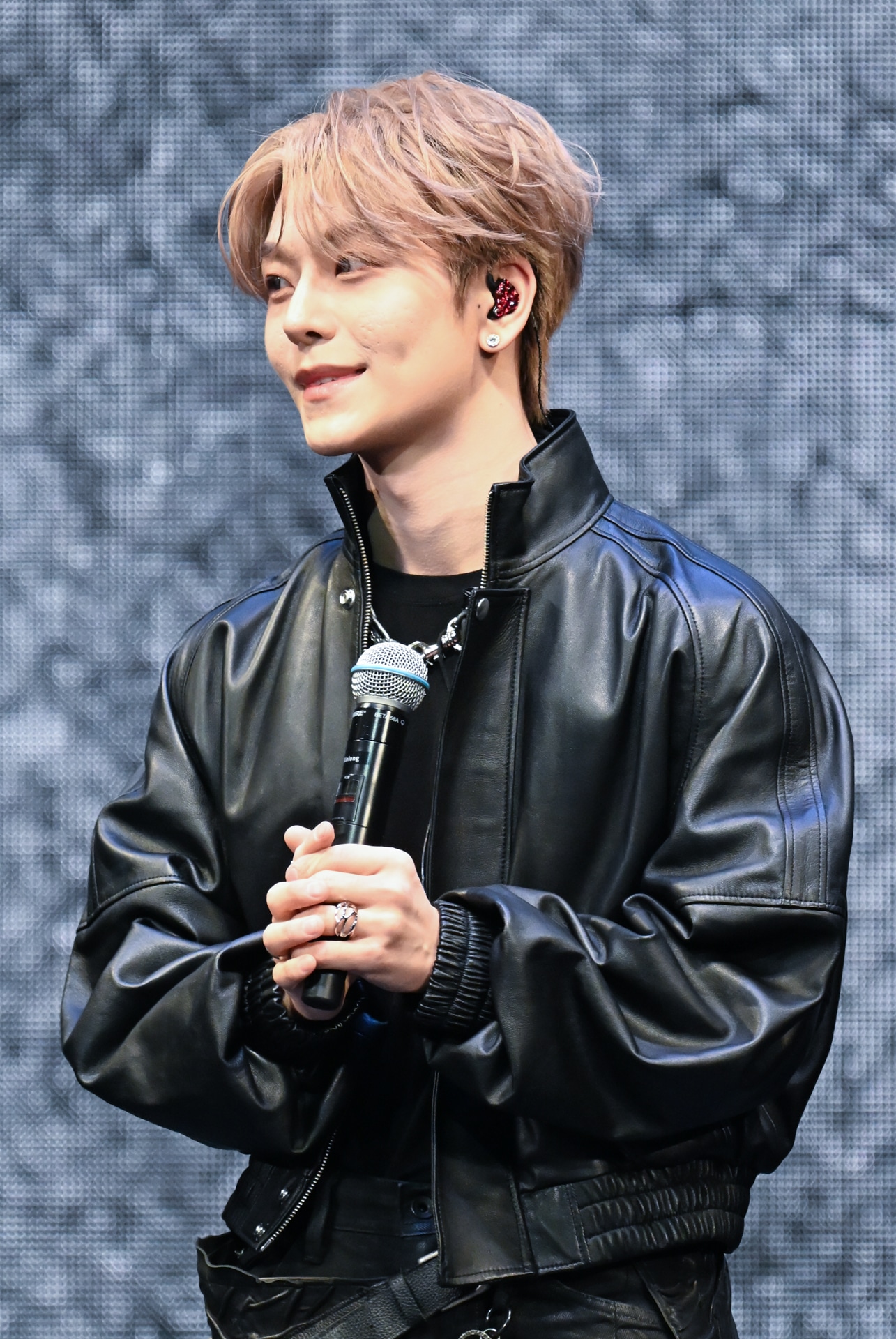 ALPHA DRIVE ONEの日本初ショーケース開催、“究極の2択クイズ”でメンバーを深掘り