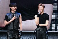 左からJUNSEO（ジュンソ）、ARNO（アルノ）。