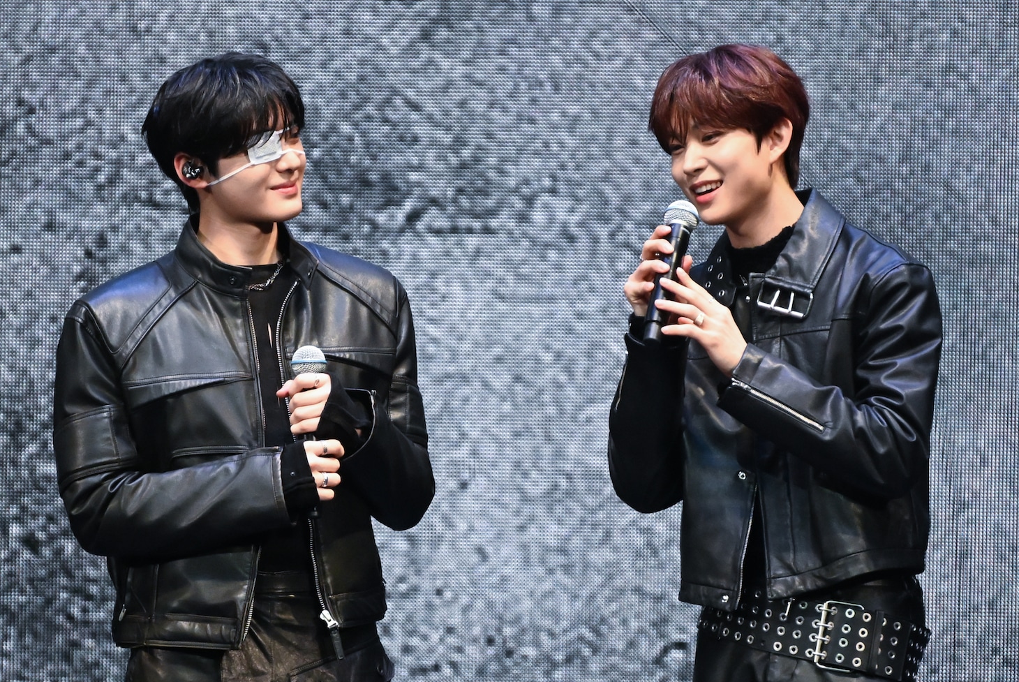 左からSANGHYEON（サンヒョン）、GEONWOO（ゴヌ）。