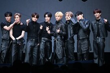 ALPHA DRIVE ONEの日本初ショーケース開催、“究極の2択クイズ”でメンバーを深掘り