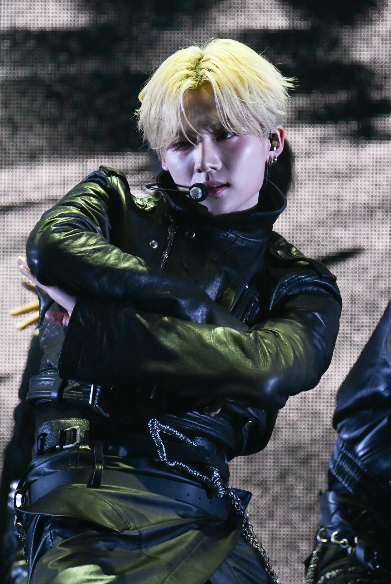 ALPHA DRIVE ONEの日本初ショーケース開催、“究極の2択クイズ”でメンバーを深掘り