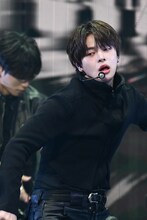 ALPHA DRIVE ONEの日本初ショーケース開催、“究極の2択クイズ”でメンバーを深掘り