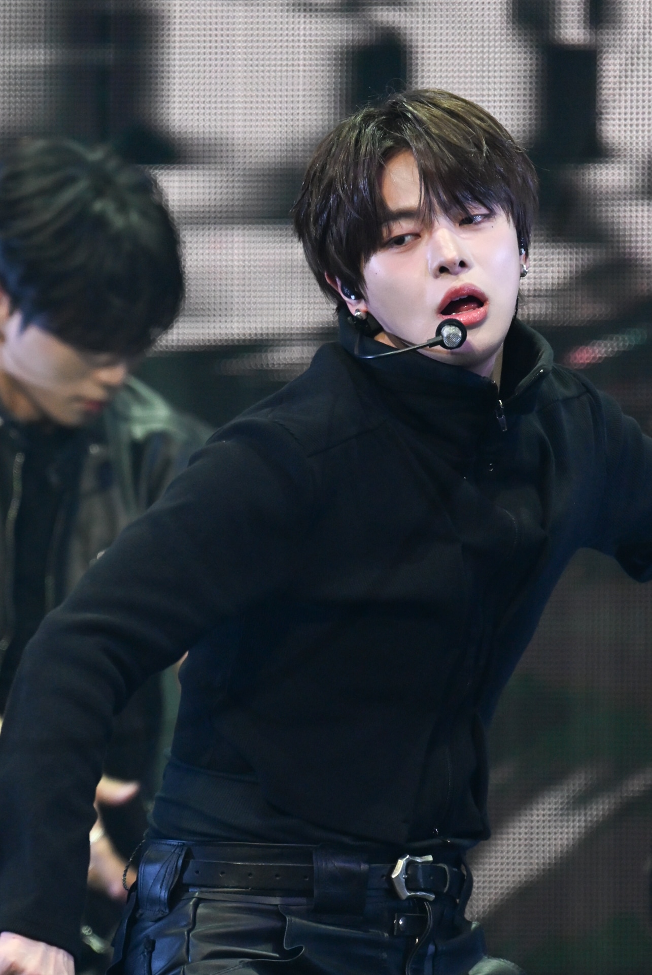 ALPHA DRIVE ONEの日本初ショーケース開催、“究極の2択クイズ”でメンバーを深掘り