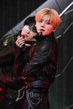 ALPHA DRIVE ONEの日本初ショーケース開催、“究極の2択クイズ”でメンバーを深掘り